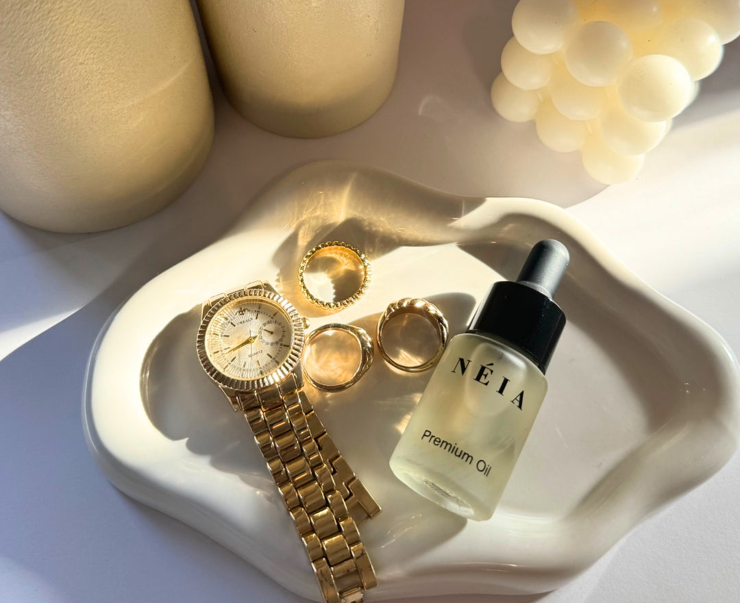 A deep, woody perfume oil with warm and earthy notes.